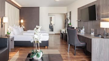 Junior Suite | Minibar, caja fuerte, escritorio y espacio para trabajar con un portátil