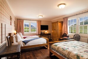 Premium bedding, in-room safe, individually decorated -  The Cluanie Inn (Inverness)
