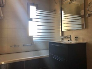 Duplex, 2 Bedrooms, Terrace | Deep soaking bathtub - Albir Up Paradise (L'Alfas del Pi)
