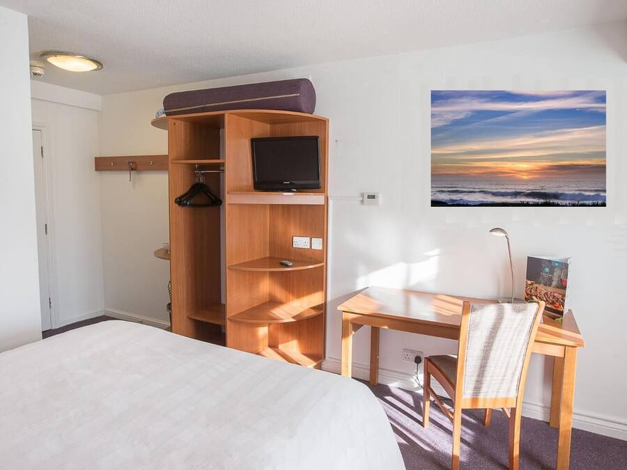 Desk, iron/ironing board, free WiFi, bed sheets