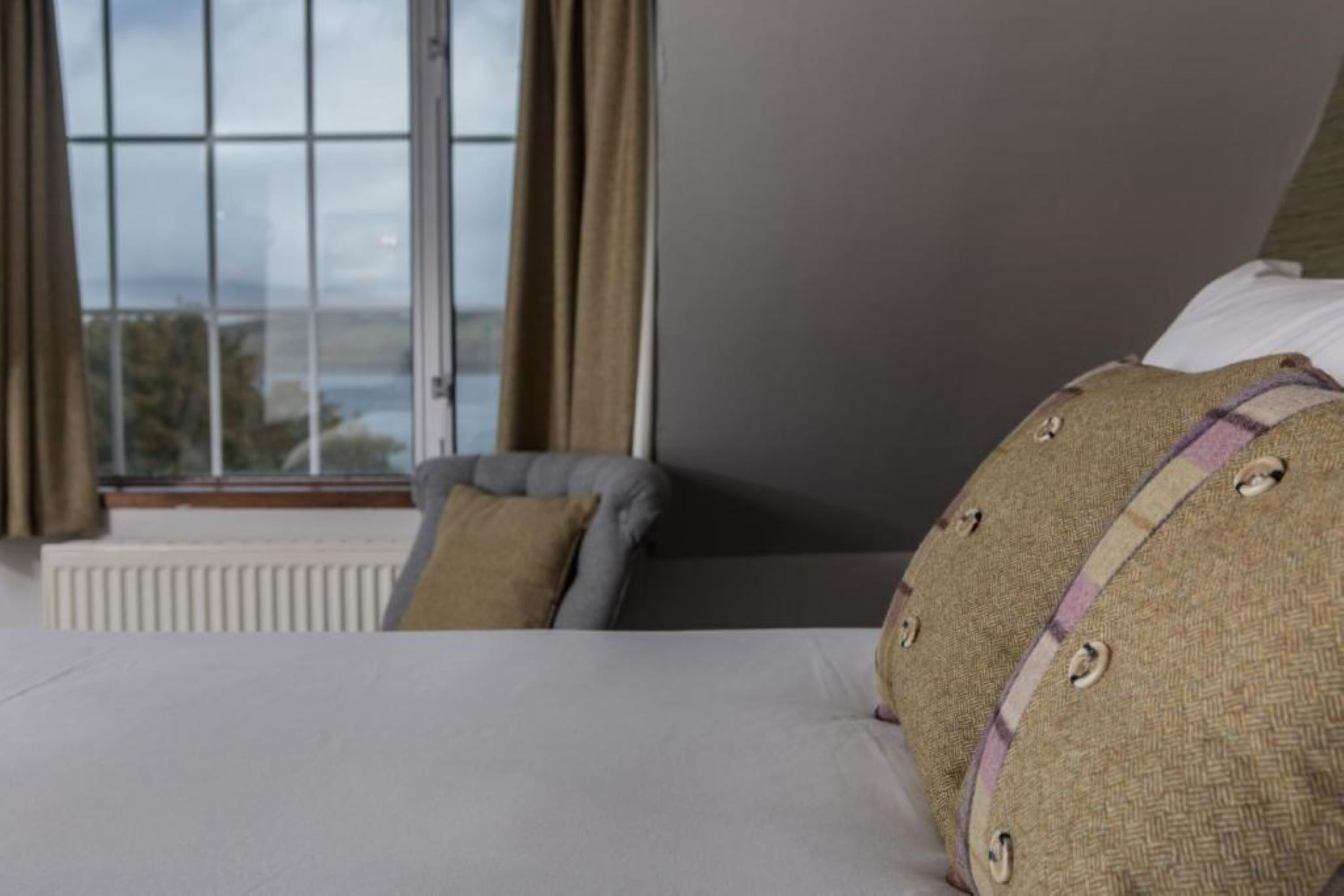 family room | 1 bedroom, iron/ironing board, wifi, bed sheets