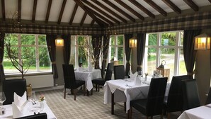 Daily full breakfast for a fee - Greshornish House Hotel (Skeabost)