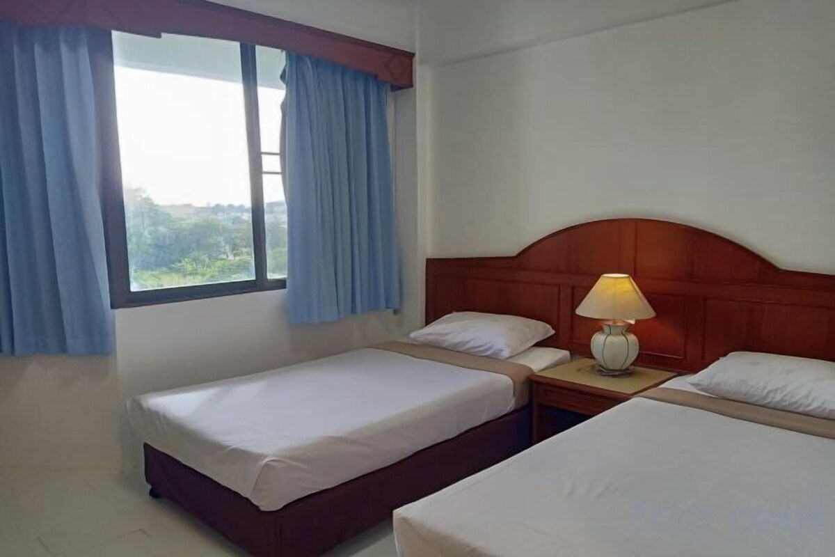 Escritorio, wifi gratis, ropa de cama