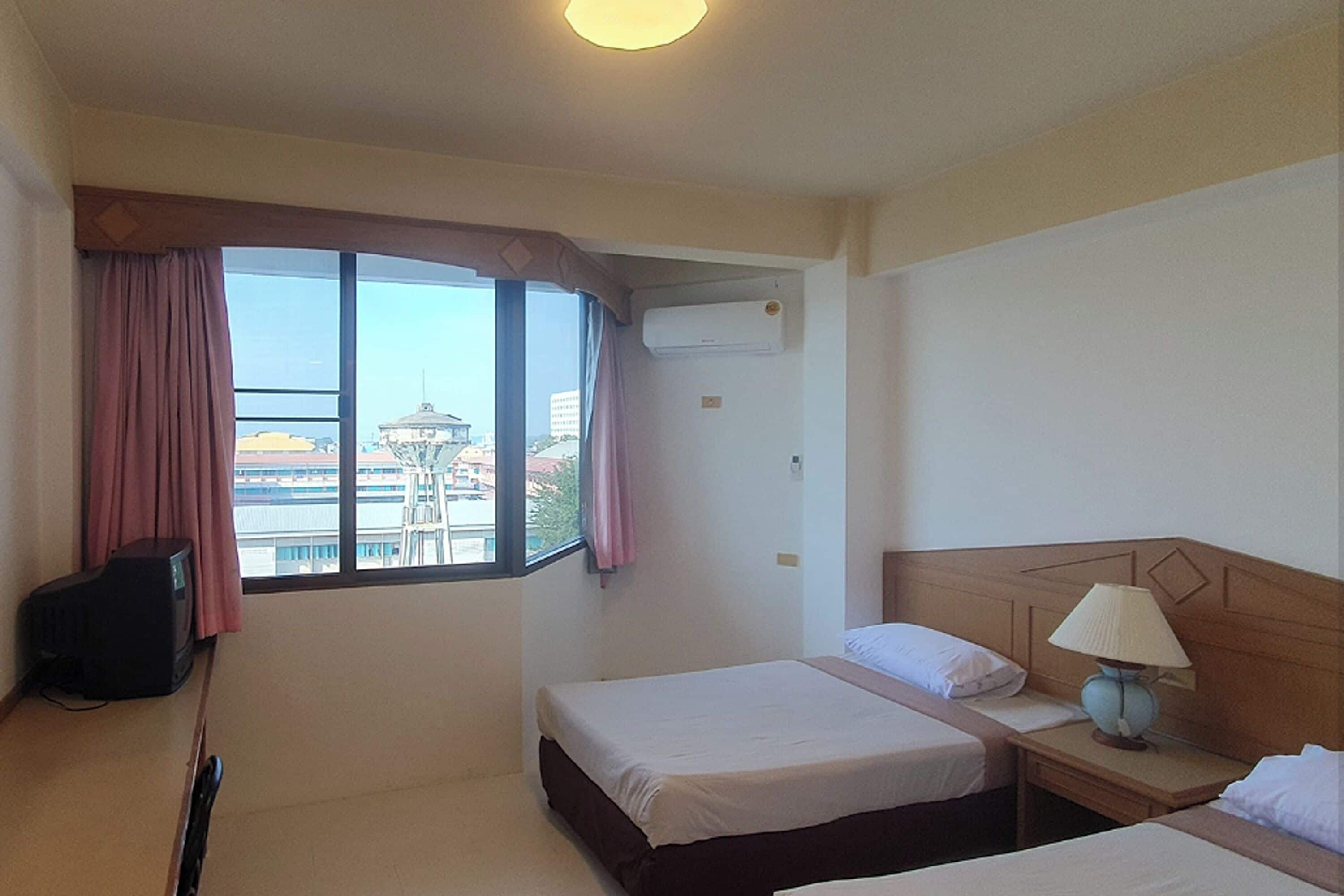 Deluxe Twin Room | City view