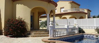 Villa with private pool for 7 people, 4000m from the beach, private pool