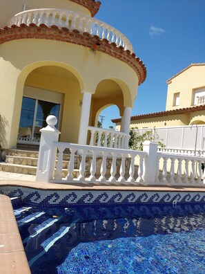 Outdoor pool - Villa with private pool for 7 people, 4000m from the beach, private pool (L'Ametlla de Mar)