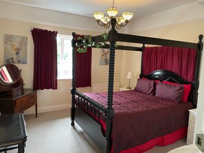 Premier-huvila, useita makuuhuoneita, näköala mäelle | 8 makuuhuonetta, ylelliset vuodevaatteet, pillowtop-patjalliset sängyt