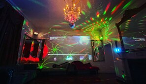 Vil·la Premier, diversos dormitoris, vistes al turó | Sala d'estar | Televisor de pantalla plana, Netflix i serveis de streaming 