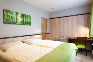 Comfort Double Room | Premium bedding, in-room safe, desk, rollaway beds - Hotel Restaurant Lüdenbach (Overath)