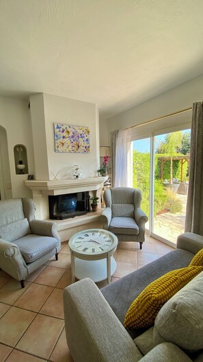 TV, fireplace, DVD player, table tennis