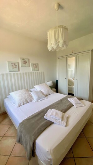 3 chambres, fer et planche à repasser, Wi-Fi gratuit, draps fournis