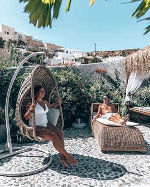 Courtyard - Rock Villas - Emporio | Pool, Jacuzzi, Castle View (Santorini)