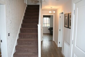 1 bedroom, iron/ironing board, free cribs/infant beds, rollaway beds - Birchover Chartley Road (Derby)