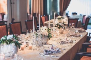 供应晚餐，地区菜