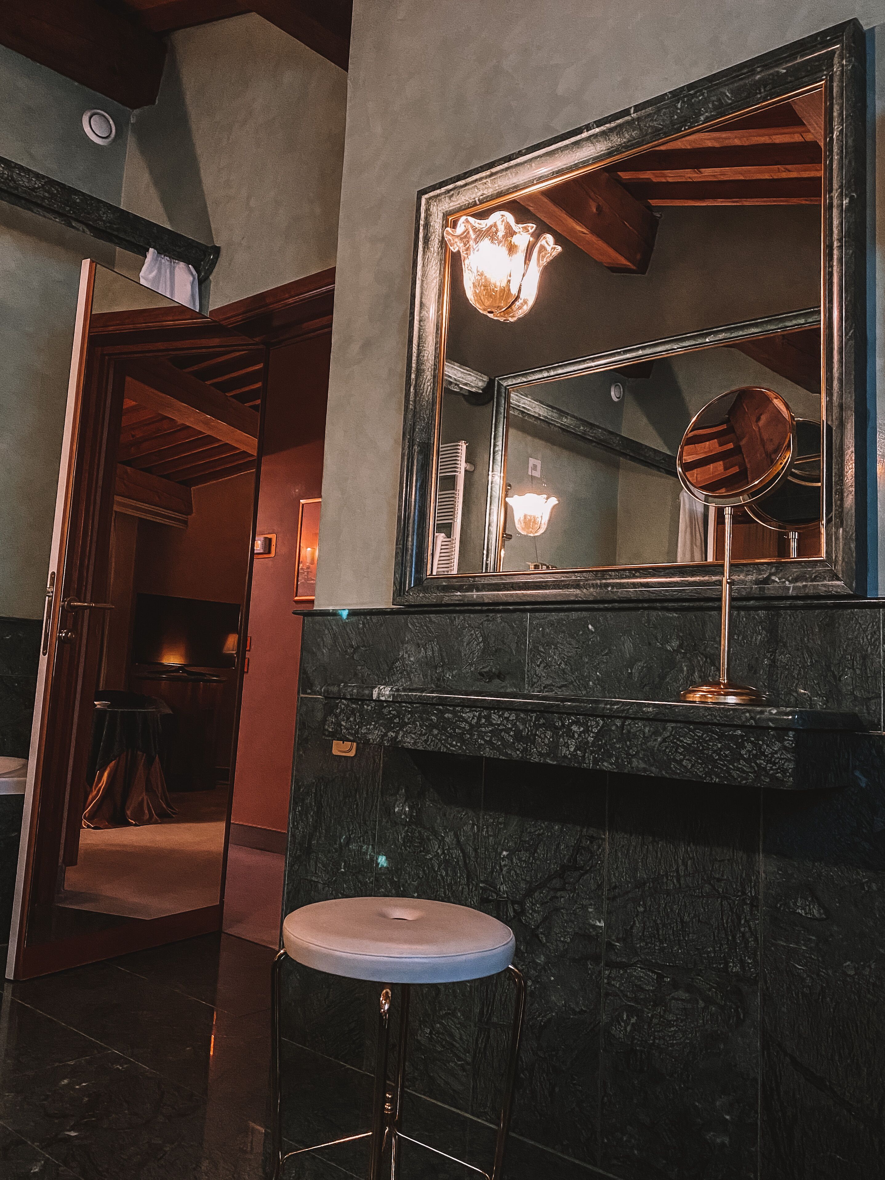 Classic Suite | Bathroom | Shower, towels