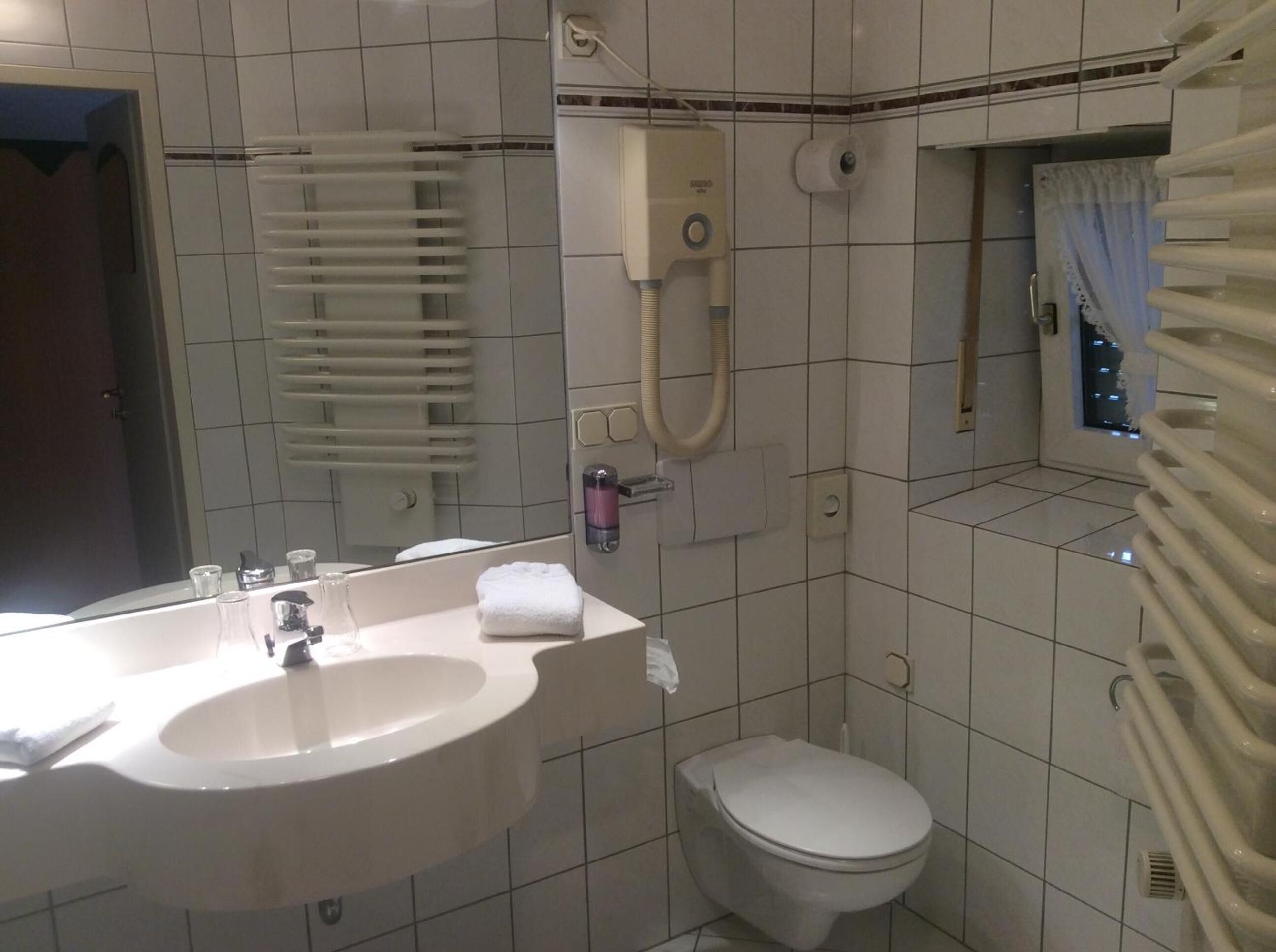 shower, free toiletries, hair dryer, towels