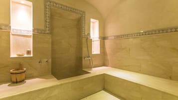 Enveloppements, exfoliation, soins du visage, manucure et pédicure