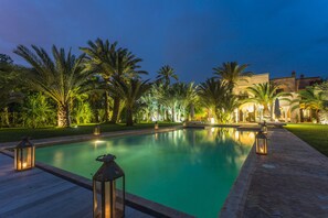 2 piscinas al aire libre