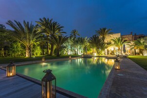 2 outdoor pools