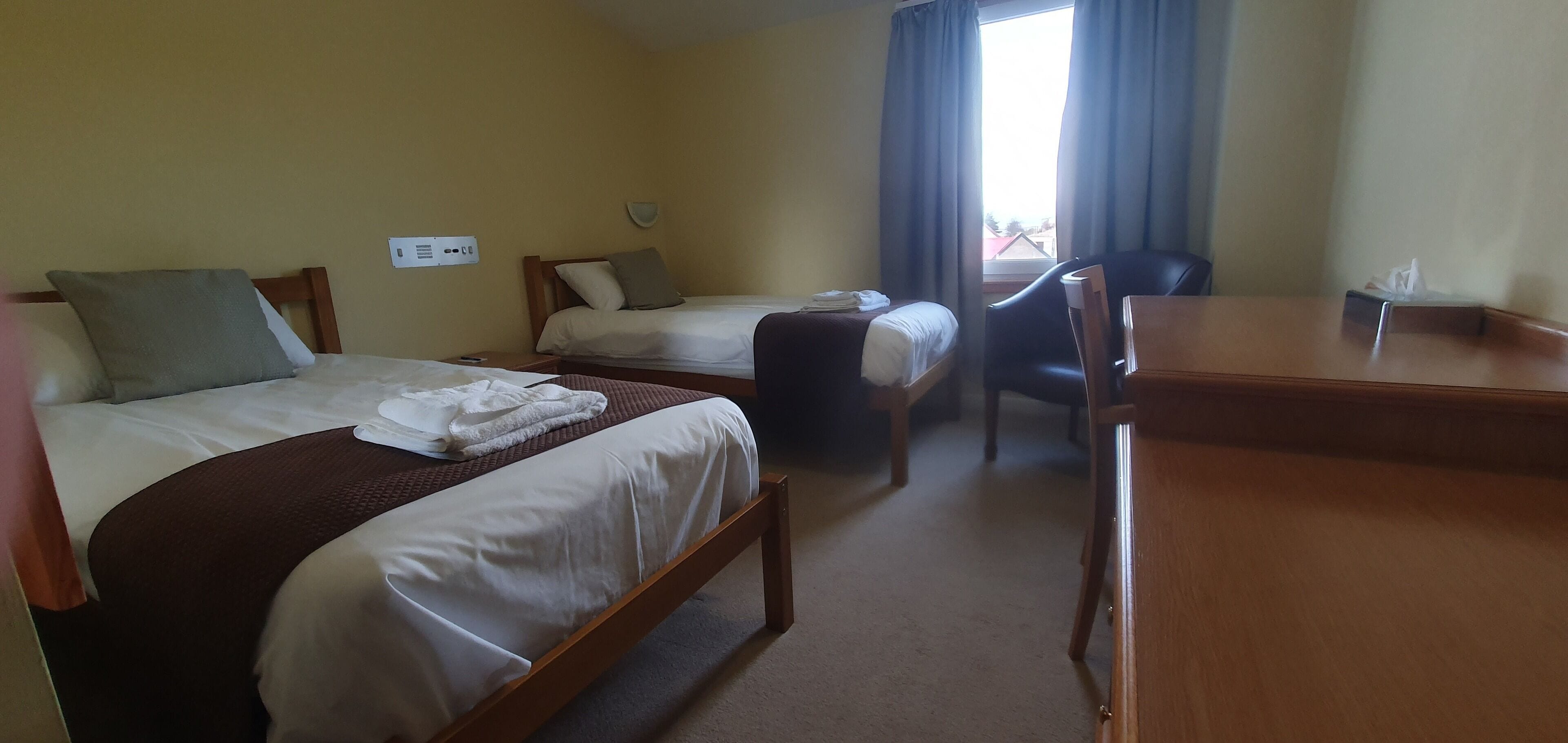 twin room (online) | desk, laptop workspace, blackout curtains, free wifi