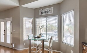 Dining - A Real Gem- Your Modern Oasis Awaits! Pool/Indoor Sauna/Work Out Room (Tucson)