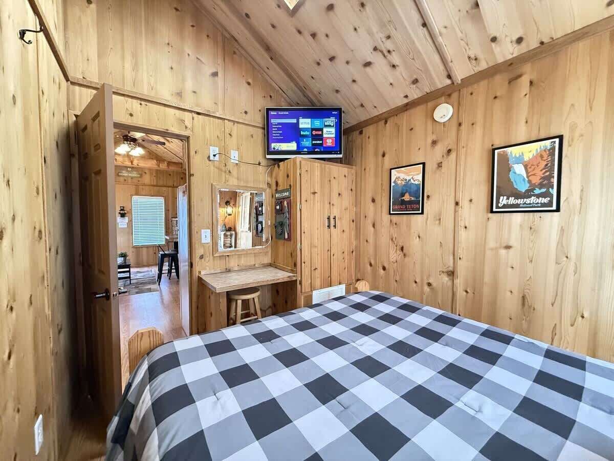 1 bedroom, desk, iron/ironing board, free WiFi