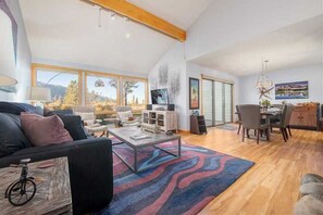 Flat-screen TV, fireplace, DVD player - RMR: Greyling 4511 Condo in The Aspens/Wilson,WY (Wilson)