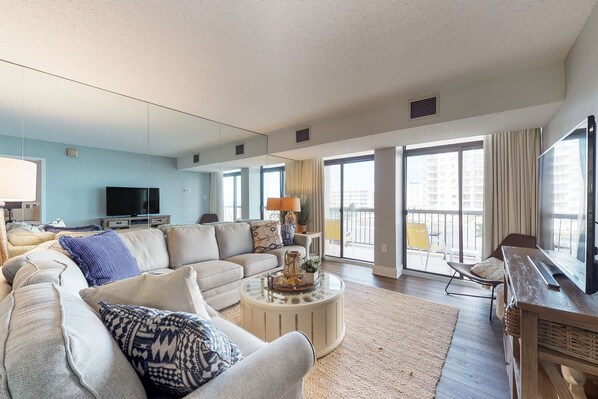 Televisión, reproductor de DVD, mesa de ping pong, libros