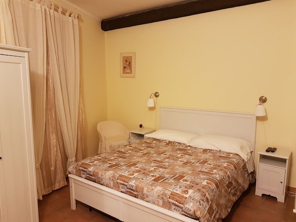 1 bedroom, in-room safe, free WiFi, bed sheets