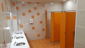 Douche, serviettes fournies