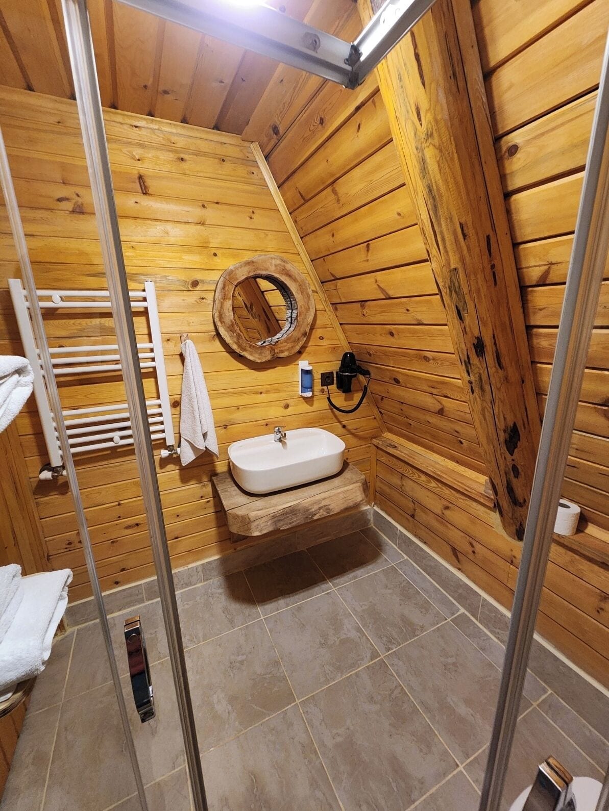 deluxe bungalow | bathroom | hair dryer