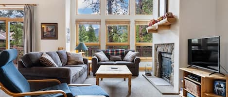 Stadtwohnung, 5 Schlafzimmer | Wohnbereich | Fernseher