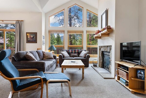 Townhome, 5 Bedrooms | Living area