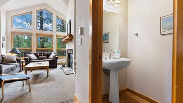 Townhome, 5 Bedrooms | Bathroom | Shampoo