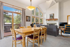 Townhome, 5 Bedrooms | Dining