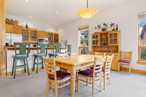 Townhome, 5 Bedrooms | Dining