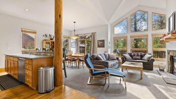 Townhome, 5 Bedrooms | Interior