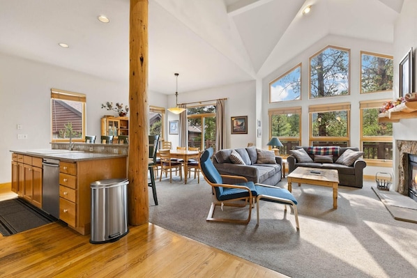Townhome, 5 Bedrooms | Interior