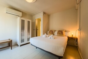 Apartment, 3 Bedrooms | 1 bedroom, free WiFi, bed sheets - Smartr Barcelona Ramblas (Barcelona)