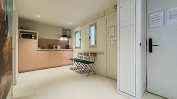 Departamento, 3 habitaciones | Cocina privada | Refrigerador con congelador, microondas y parrilla de estufa