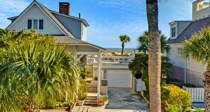 Cozy East Beach Cottage, Steps to Beach, Large Screened Porch & Pet Friendly!