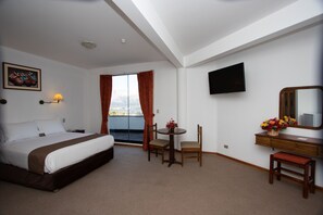 Suite Junior, 1 Tempat Tidur Double | Minibar, brankas, meja kerja, dan Wi-Fi gratis