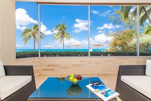 Apartamento, 3 habitaciones, frente a la playa | Terraza o patio