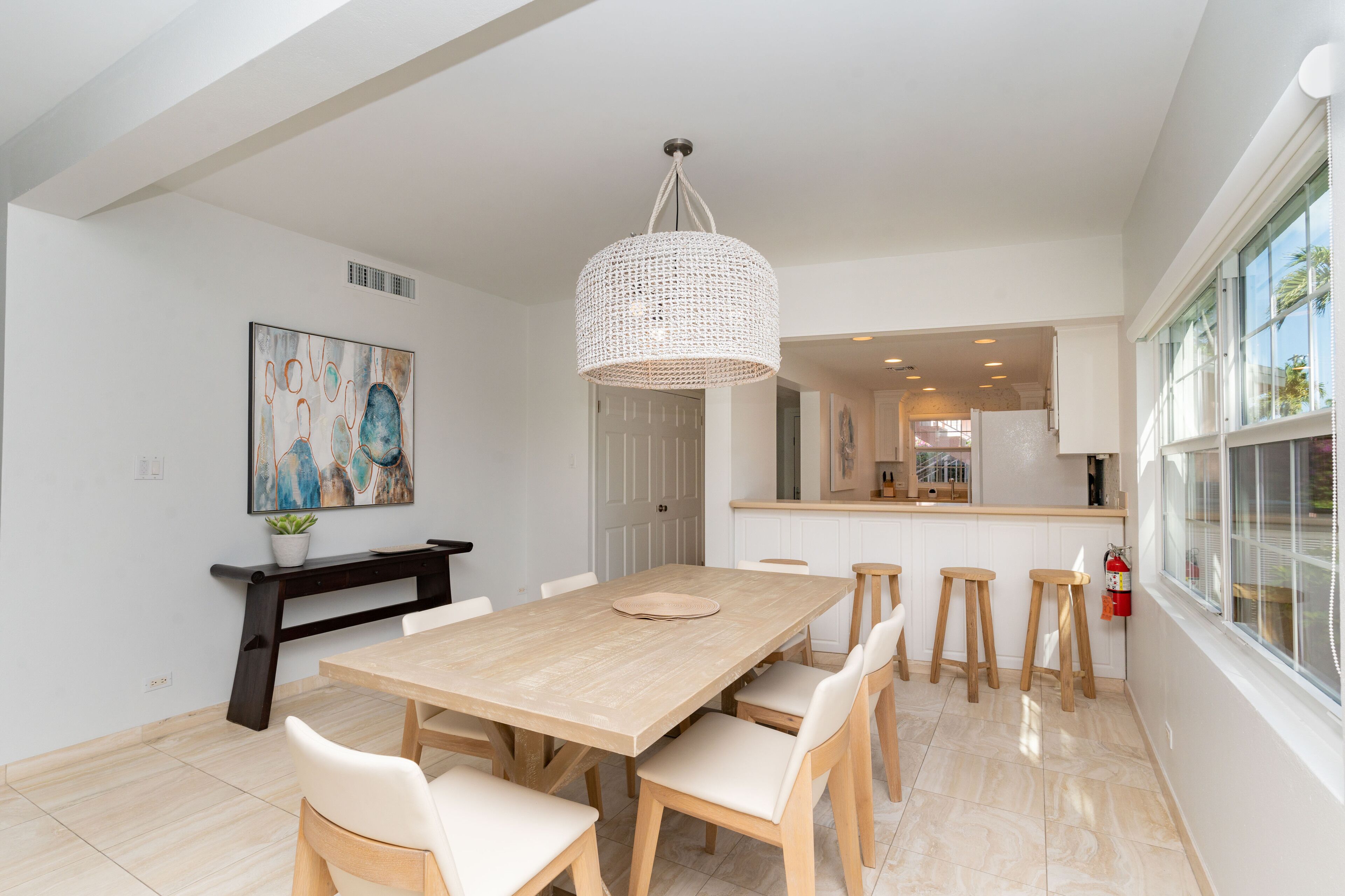 condo 3 bedroom, partial ocean view | in-room dining