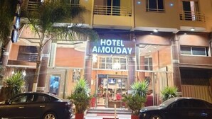 A multi-story hotel with balconies and a sign reading "HOTEL AMOUDA". - Hotel Amouday (Casablanca)