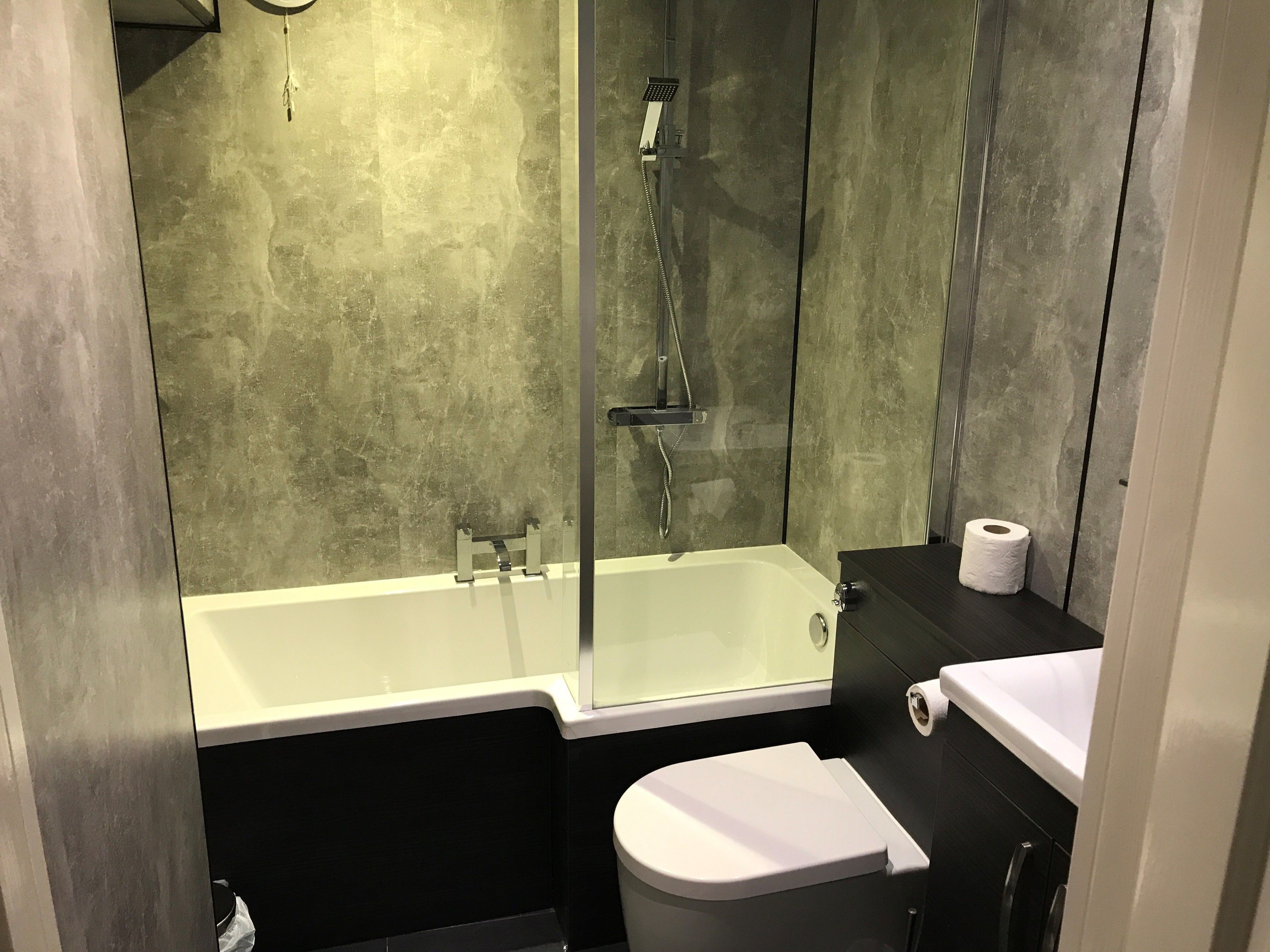 twin room | bathroom | free toiletries, hair dryer, towels
