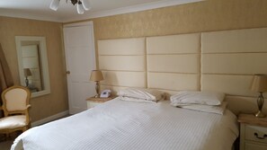 Zweibettzimmer | Zimmersafe, individuell dekoriert, individuell eingerichtet