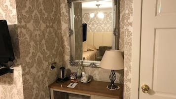 Quarto duplo | Cofres nos quartos, individualmente decorados