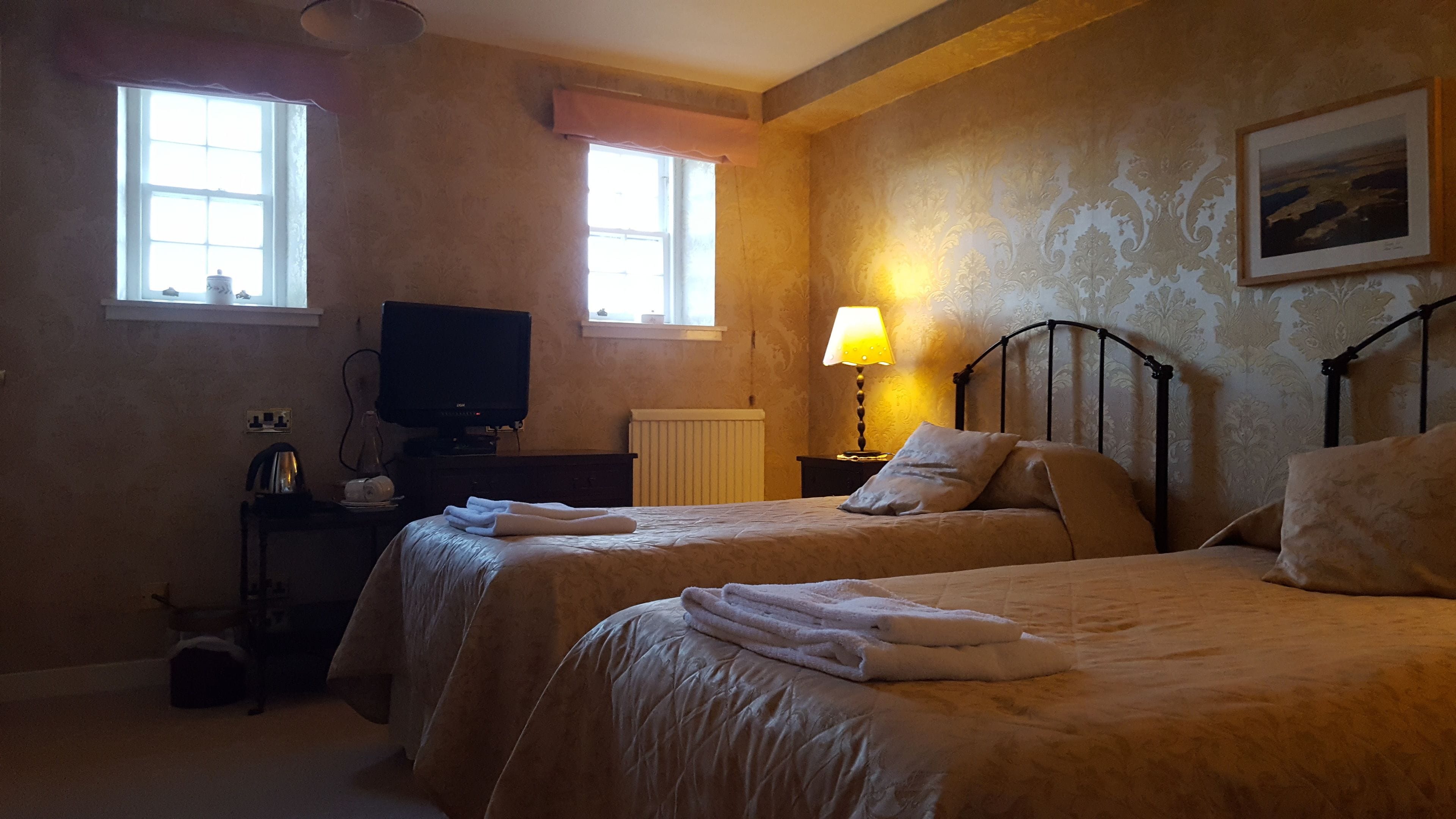 twin room | in-room safe, individually decorated, individually furnished, desk