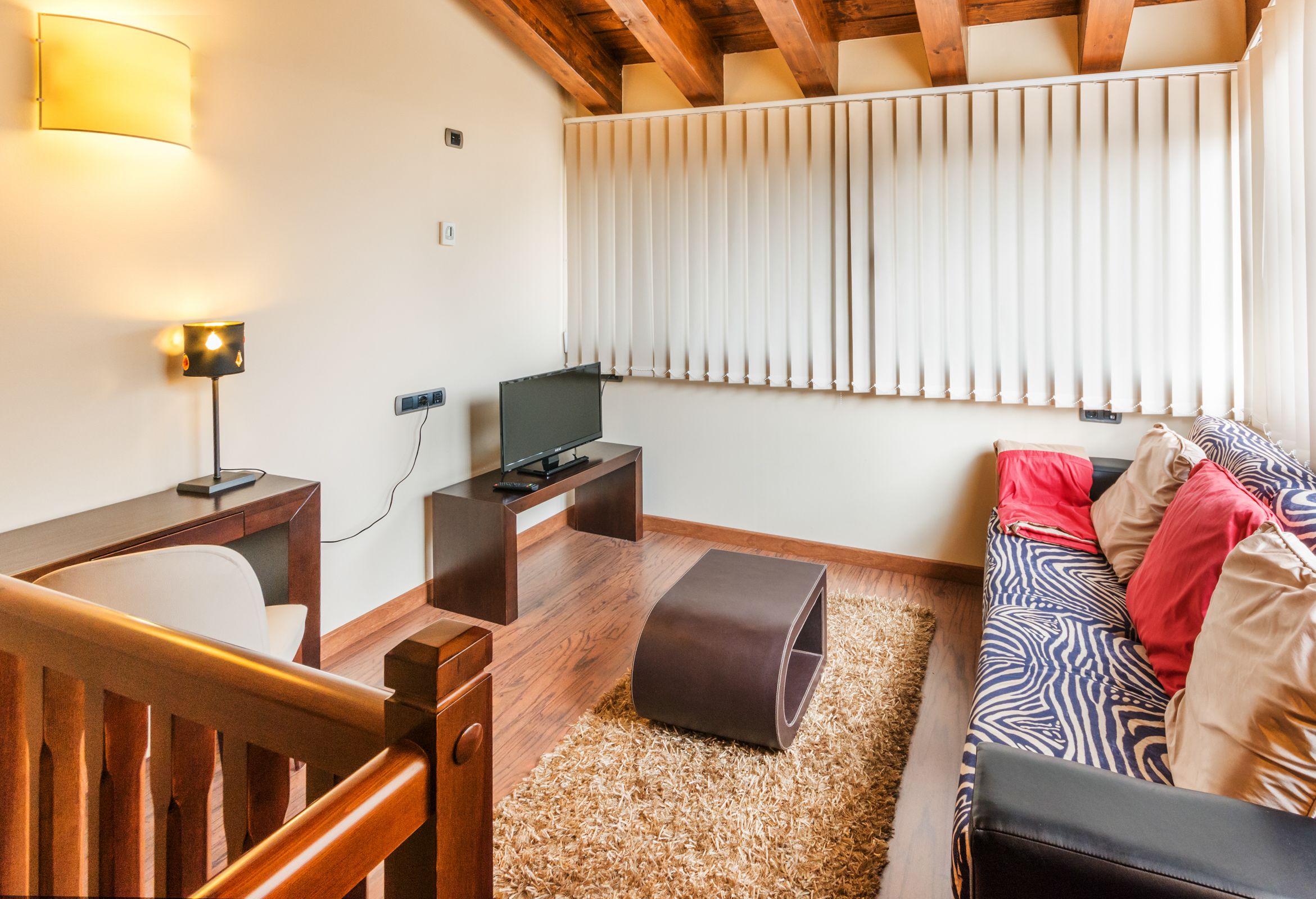 suite | living area | flat-screen tv